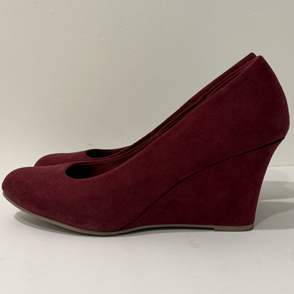 Dexflex Comfort Women's Burgundy Wedge Heels Size 8.5 EUC